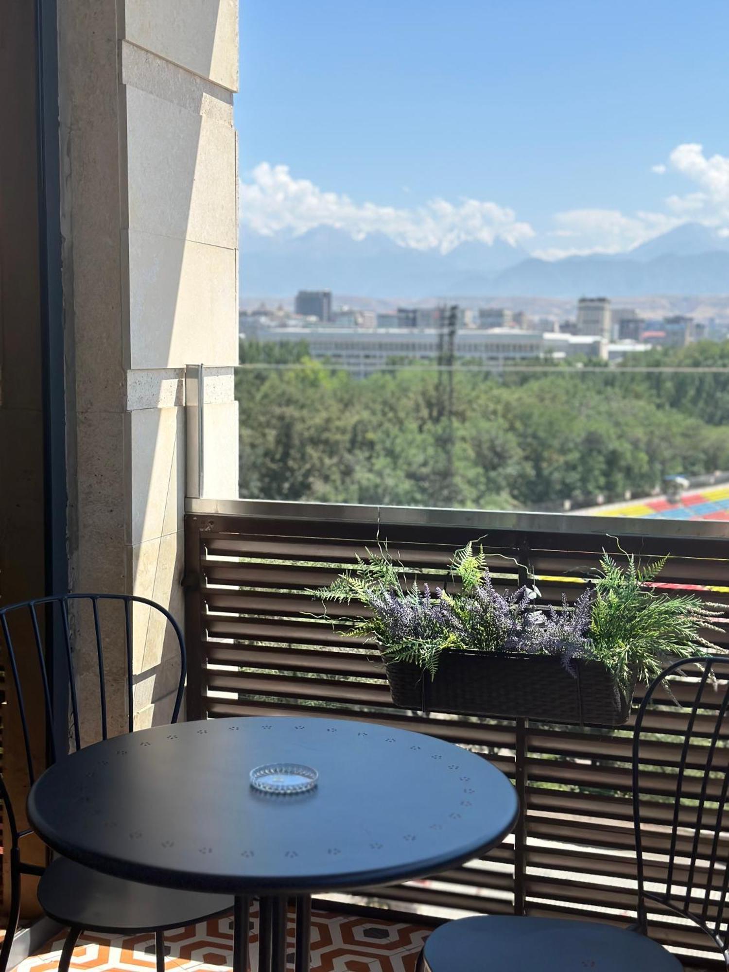 Logvinenko Apartment Bişkek Dış mekan fotoğraf